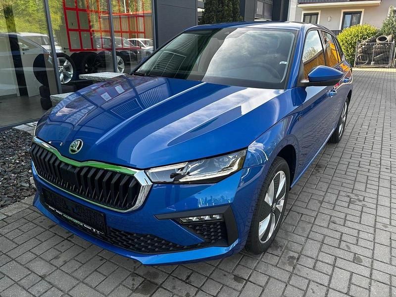 Blau Gebraucht 2024 Skoda Scala Drive Kleinwagen | 24.649 € (Fairer Preis) - Bild 1/4