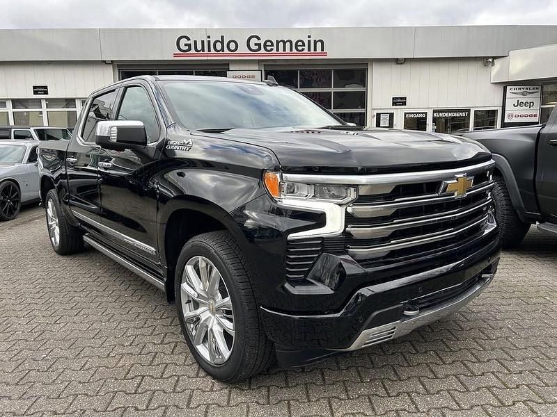 Neu Chevrolet Silverado 426 PS (313 kW) 2025 Schwarz SUV
