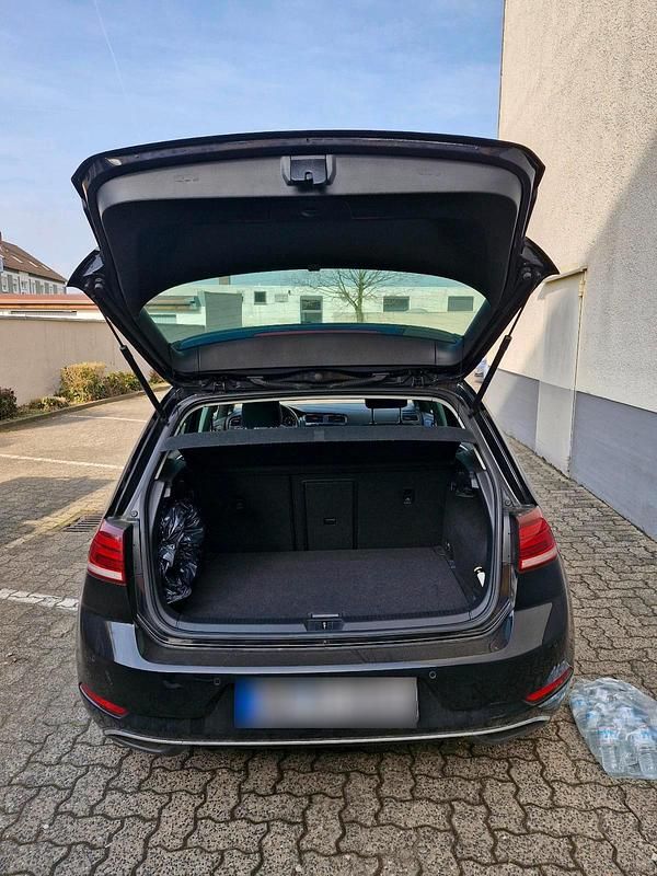 Gebraucht VW Golf VII 131 PS (96 kW) 2019 Schwarz Kleinwagen
