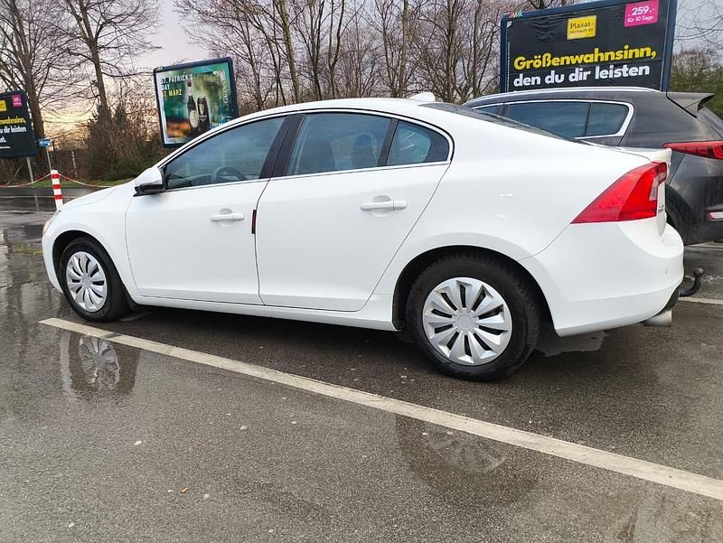 Gebraucht Volvo S60 150 PS (110 kW) 2012 Weiß Limousine