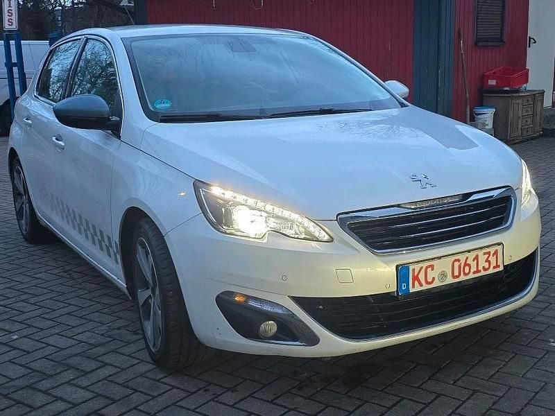 Gebraucht Peugeot 308 115 PS (84 kW) 2013 Weiß Limousine