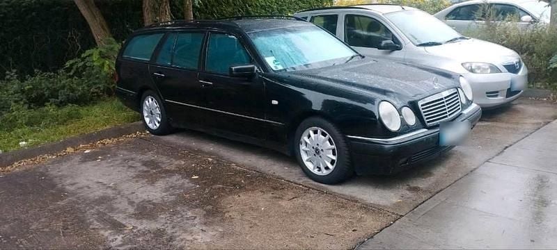 Gebraucht Mercedes E240 170 PS (125 kW) 1998 Schwarz Kombi