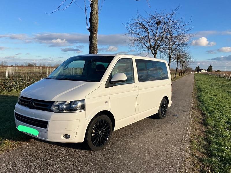 Weiß Gebraucht 2011 VW T5 Team Van | 20.000 € (Etwas zu teuer) - Bild 1/4