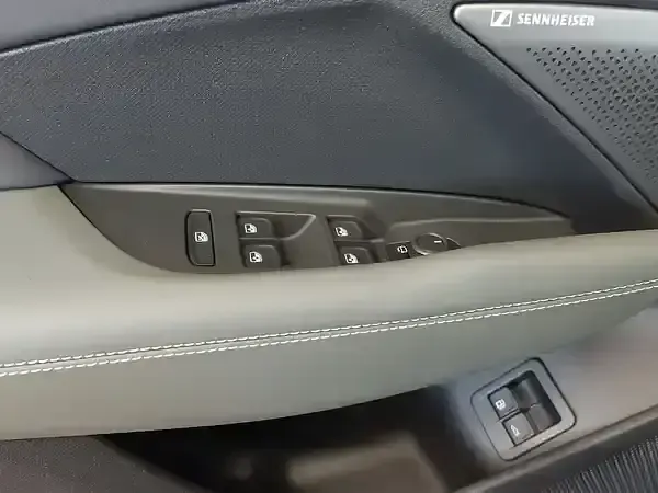 Neu Cupra Terramar VZ 272 PS (200 kW) 2026 Mythosschwarz SUV