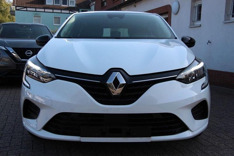Gebraucht Renault Clio V Equilibre 67 PS (49 kW) 2023 Weiß Limousine