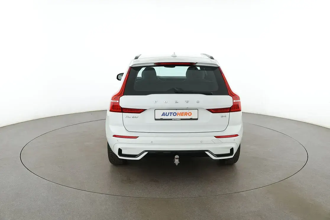 Gebraucht Volvo XC60 R-Design 197 PS (144 kW) 2022 Weiß SUV