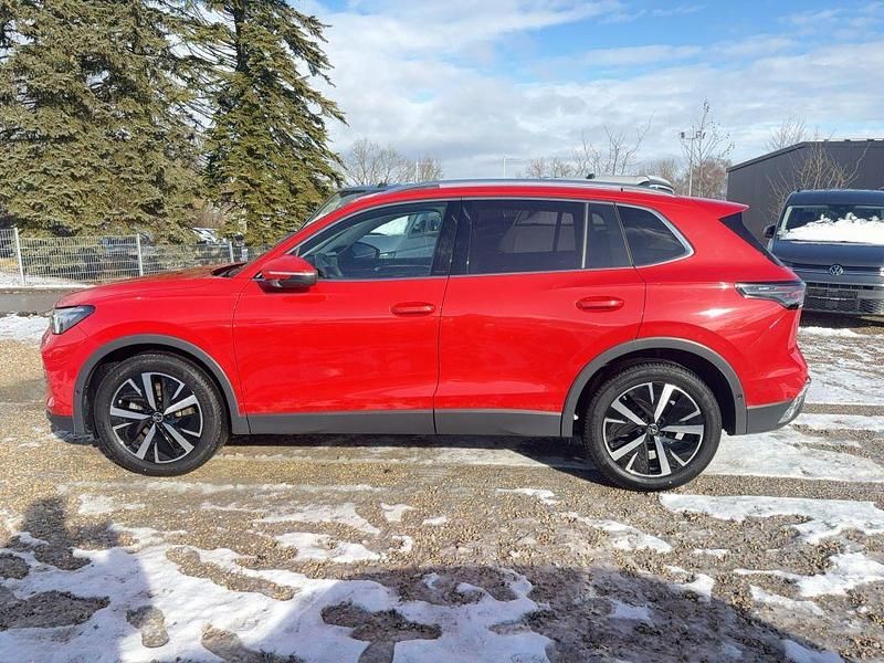 Gebraucht VW Tiguan Elegance 150 PS (110 kW) 2024 Rot SUV