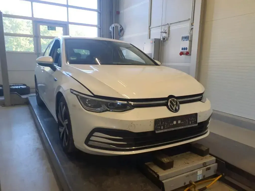 Gebraucht VW Golf VIII Style 190 PS (139 kW) 2023 Oryxweiss Limousine