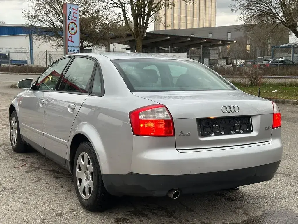 Gebraucht Audi A4 131 PS (96 kW) 2002 Silber Limousine