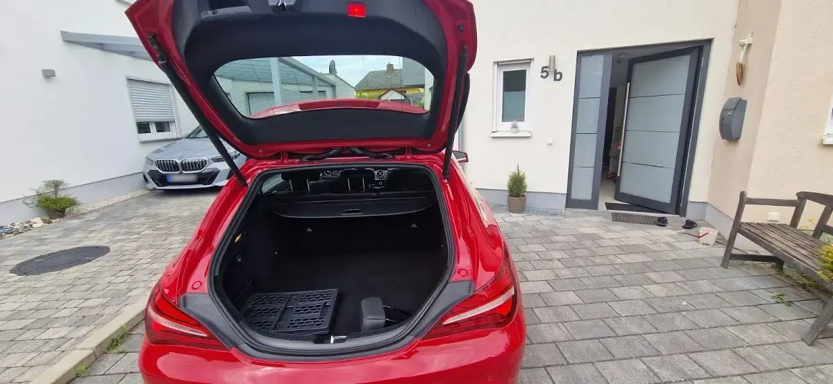 Gebraucht Mercedes CLA200 Shooting Brake 156 PS (114 kW) 2018 Rot Kombi