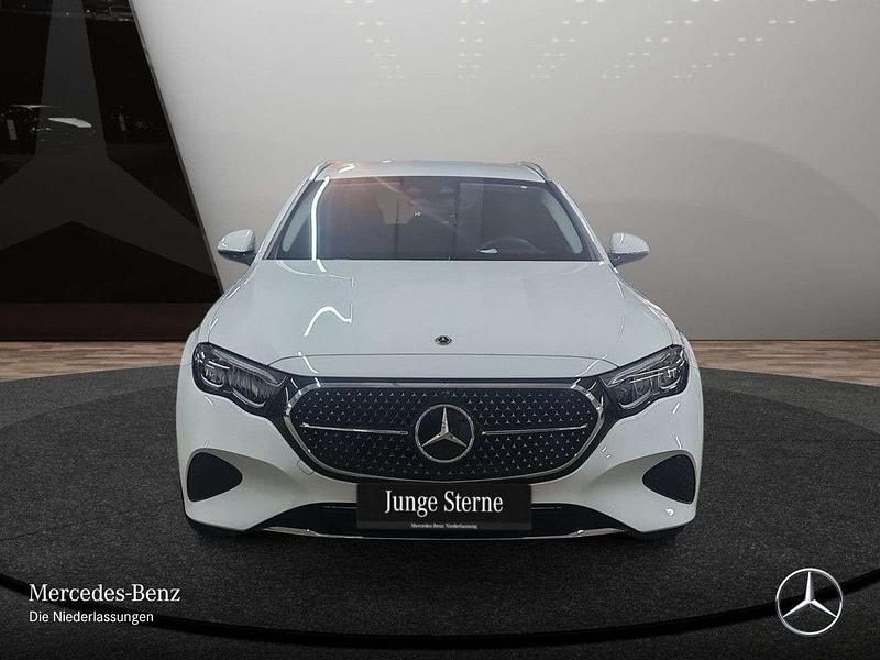 Gebraucht Mercedes E300 Advanced 197 PS (144 kW) 2025 Weiß Limousine