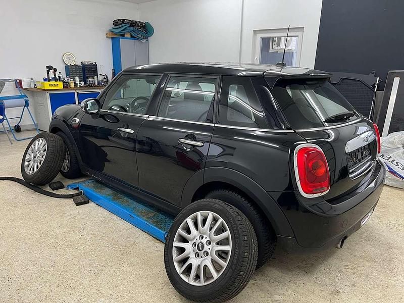 Gebraucht Mini Cooper Chili 136 PS (100 kW) 2015 Midnight black metallic Kleinwagen