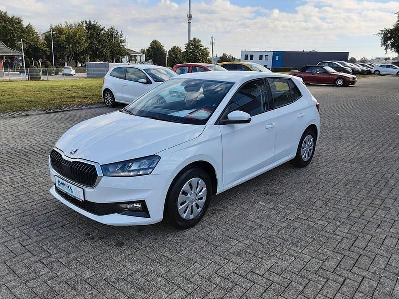 Weiß Neu 2025 Skoda Fabia Selection Limousine | 18.790 € (Fairer Preis) - Bild 1/4