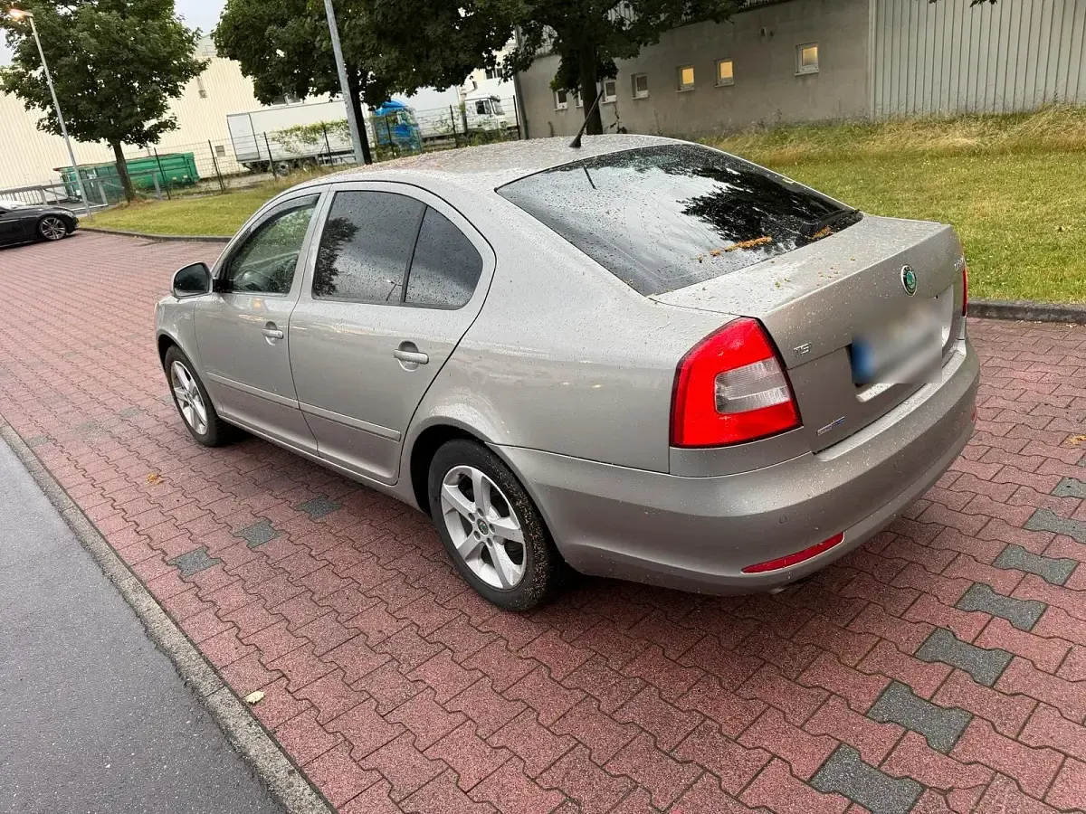 Gebraucht Skoda Octavia 122 PS (89 kW) 2011 Gelb Limousine