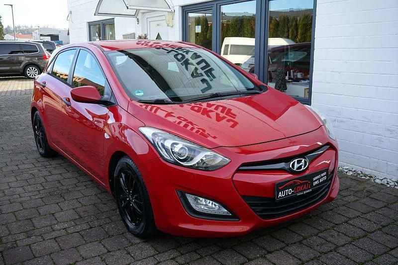 Gebraucht Hyundai i30 150 PS (110 kW) 2012 Rot Limousine