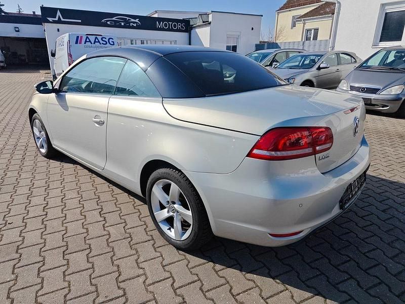 Usata VW Eos Basis 122 CV (89 kW) 2012 Oro Cabrio