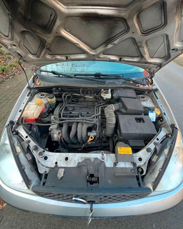 Gebraucht Ford Focus Trend 101 PS (74 kW) 2004 Grau Limousine