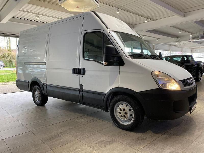 Weiß Gebraucht 2010 Iveco Daily Van / Kleinbus | 10.990 € (Teuer) - Bild 1/4