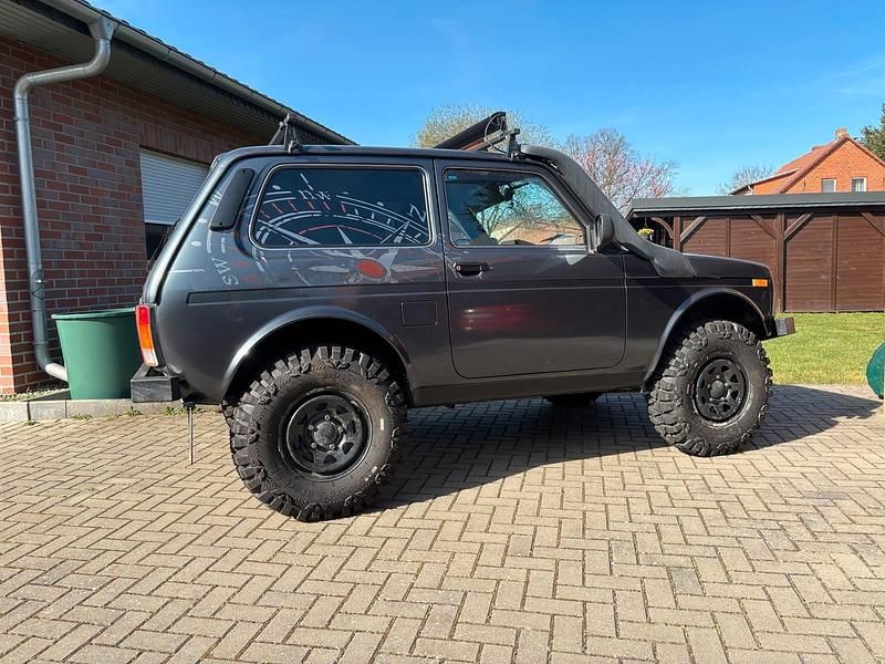 Gebraucht Lada niva 84 PS (61 kW) 2018 Grau SUV