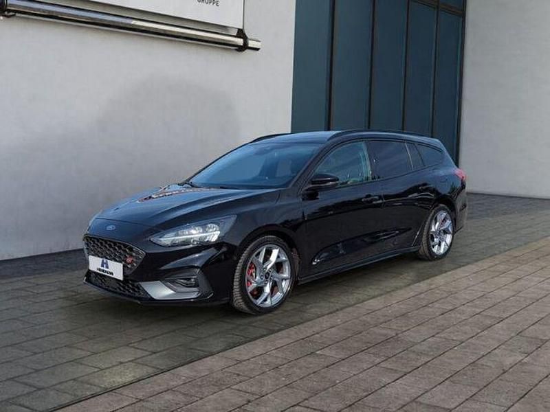 Schwarz Gebraucht 2021 Ford Focus ST Limousine | 27.950 € (Fairer Preis) - Bild 1/4