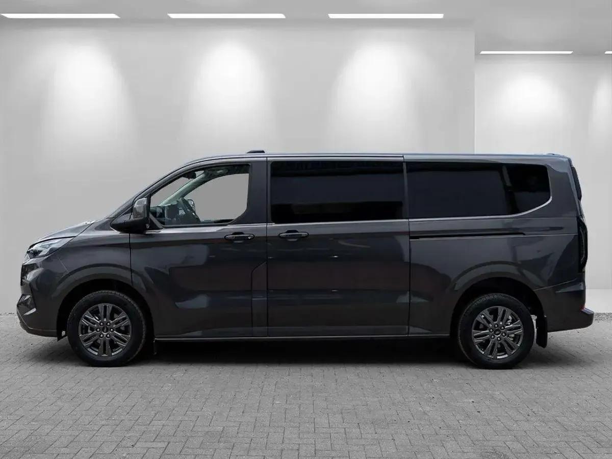 Neu Ford Tourneo Titanium 150 PS (110 kW) 2025 Agate black Van / Kleinbus