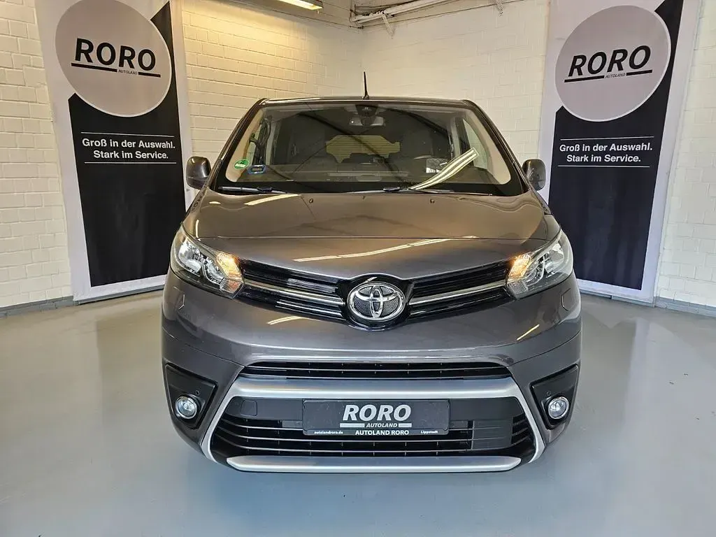 Gebraucht Toyota Proace Verso Team 177 PS (130 kW) 2021 Grau Kombi