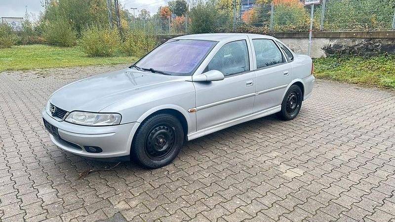 Silber Gebraucht 2001 Opel Vectra Edition Limousine | 2.500 € (Fairer Preis) - Bild 1/4