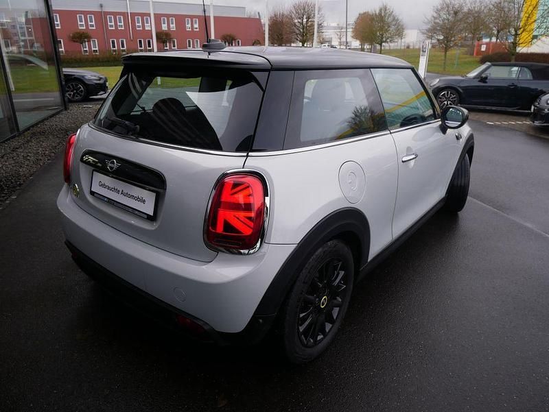 Gebraucht Mini Cooper SE Hatch 135 kW (184 PS) 2022 Weiß Kleinwagen