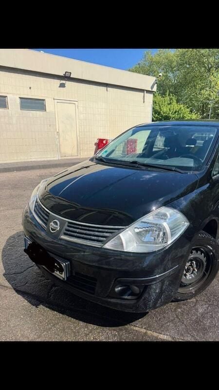 Schwarz Gebraucht 2008 Nissan Tiida Tekna Limousine | 1.950 € (Fairer Preis) - Bild 1/4