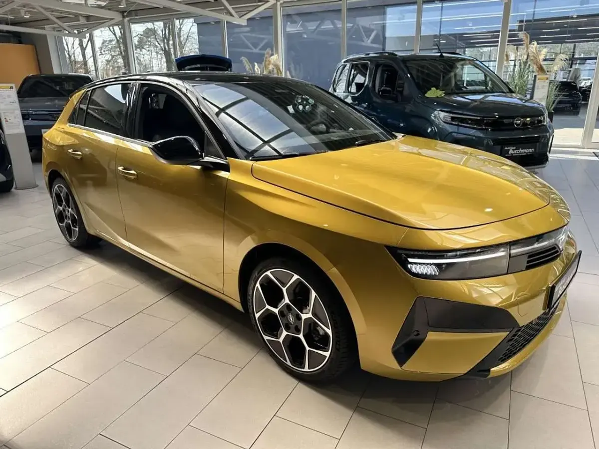Neu Opel Astra Ultimate 136 PS (100 kW) 2026 Kult gelb metallic Limousine