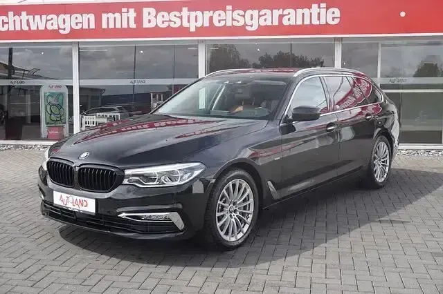 Gebraucht BMW 525 Luxury Line 231 PS (169 kW) 2017 Black sapphire metallic Kombi