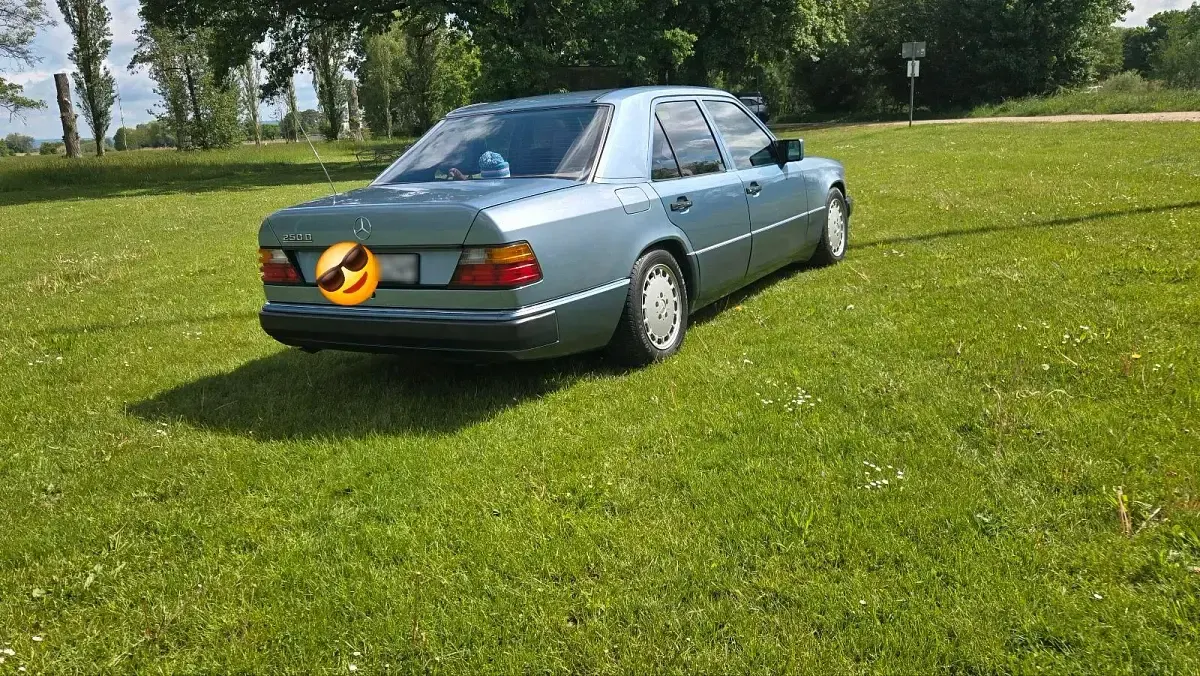 Brugt Mercedes E250 90 HK (66 kW) 1990 Blå Sedan