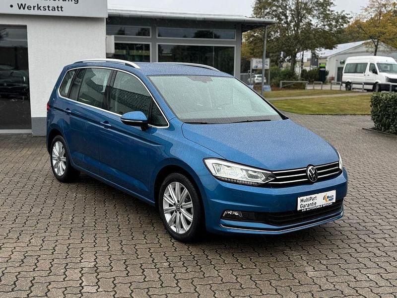 Blau Gebraucht 2020 VW Touran Highline Van / Kleinbus | 26.950 € (Guter Preis) - Bild 1/4