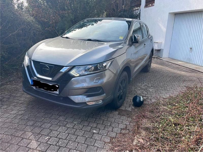 Grau Gebraucht 2017 Nissan Qashqai Acenta SUV | 11.000 € (Fairer Preis) - Bild 1/4