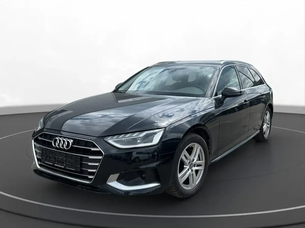 Gebraucht Audi A4 Advanced 204 PS (150 kW) 2022 Mythosschwarz Kombi
