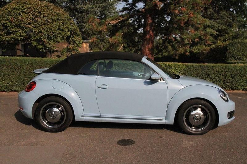 Gebraucht VW Beetle Cabriolet Design 160 PS (117 kW) 2014 Blau Cabrio