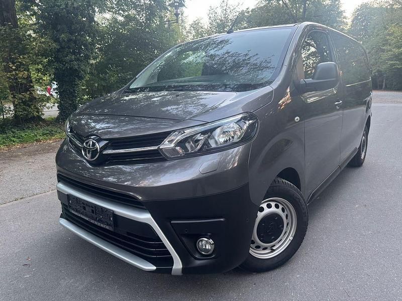 Grau Gebraucht 2022 Toyota Proace Van | 23.990 € (Superpreis) - Bild 1/4