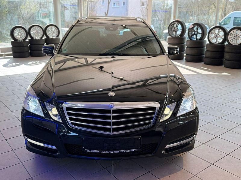 Gebraucht Mercedes E250 Avantgarde 204 PS (150 kW) 2011 Schwarz Kombi