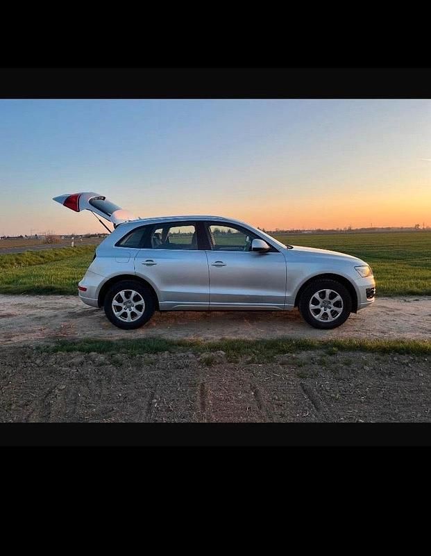 Silber Gebraucht 2011 Audi Q5 Comfort SUV | 13.500 € (Etwas zu teuer) - Bild 1/4