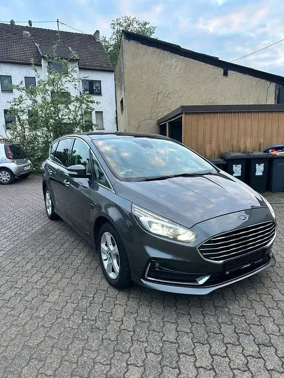 Gebraucht Ford S-MAX Titanium 190 PS (139 kW) 2020 Grau Van / Kleinbus