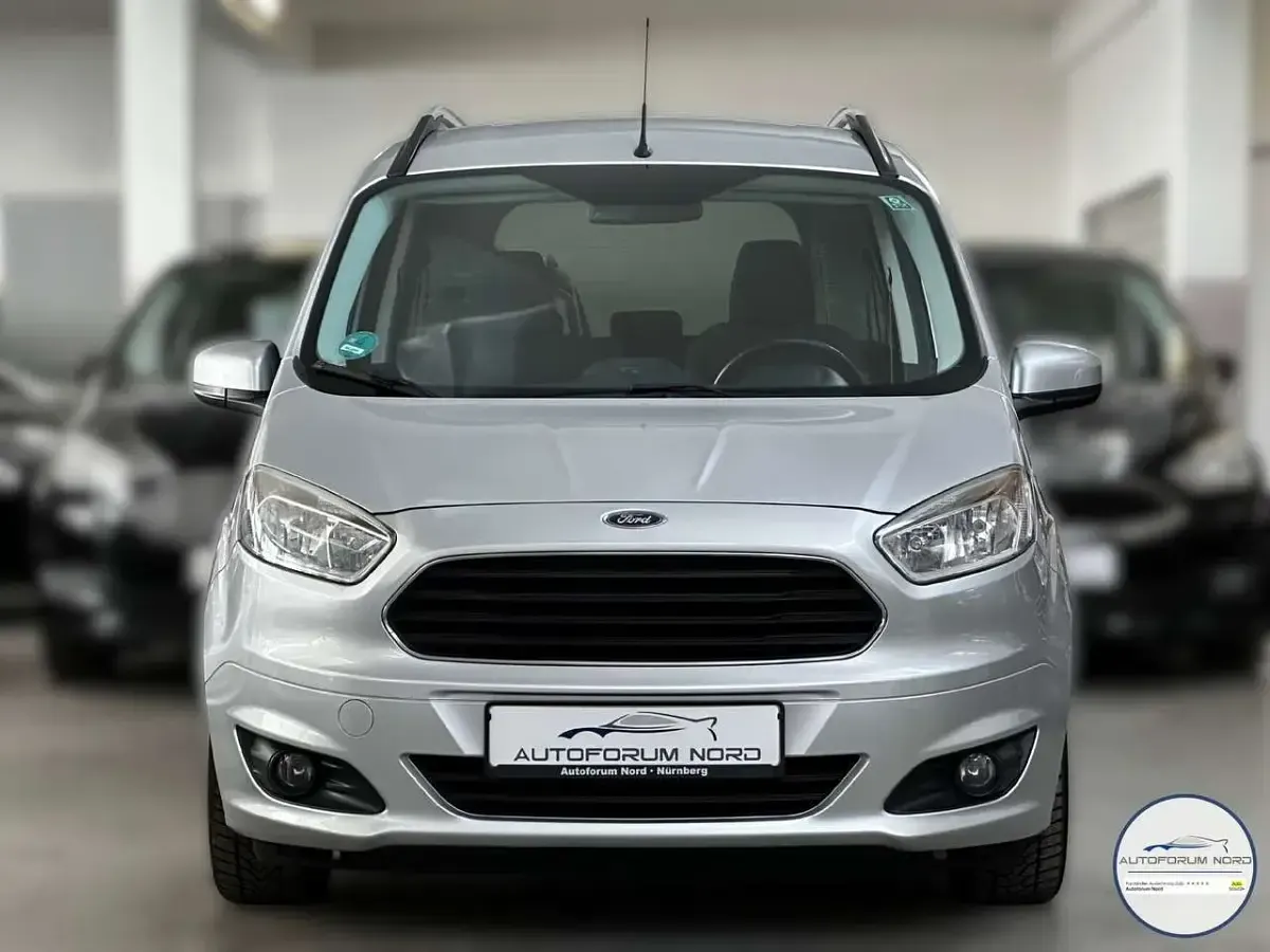 Gebraucht Ford Tourneo Courier Titanium 101 PS (74 kW) 2016 Silber Van / Kleinbus