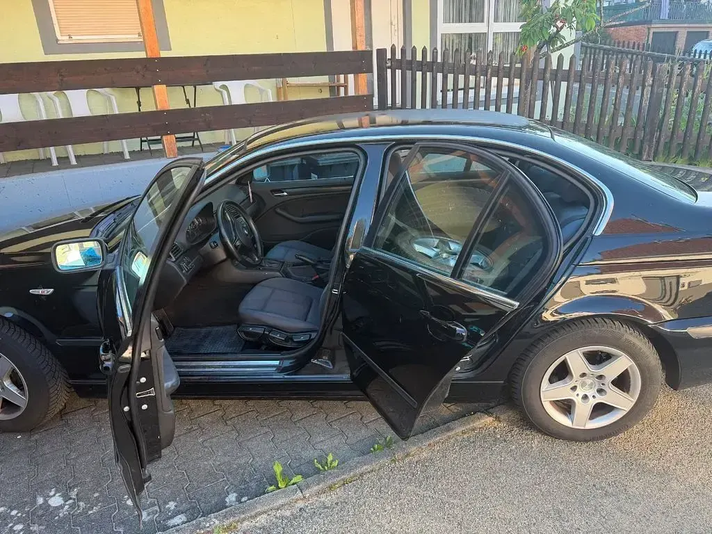 Gebraucht BMW 316 116 PS (85 kW) 2004 Schwarz Limousine