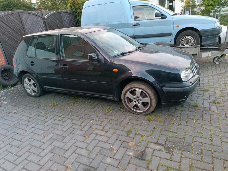 Schwarz Gebraucht 2002 VW Golf IV Kleinwagen | 699 € (Guter Preis) - Bild 1/4