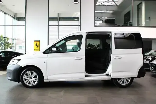 Second-hand VW Caddy 122 CP (89 kW) 2022 Alb Monovolum