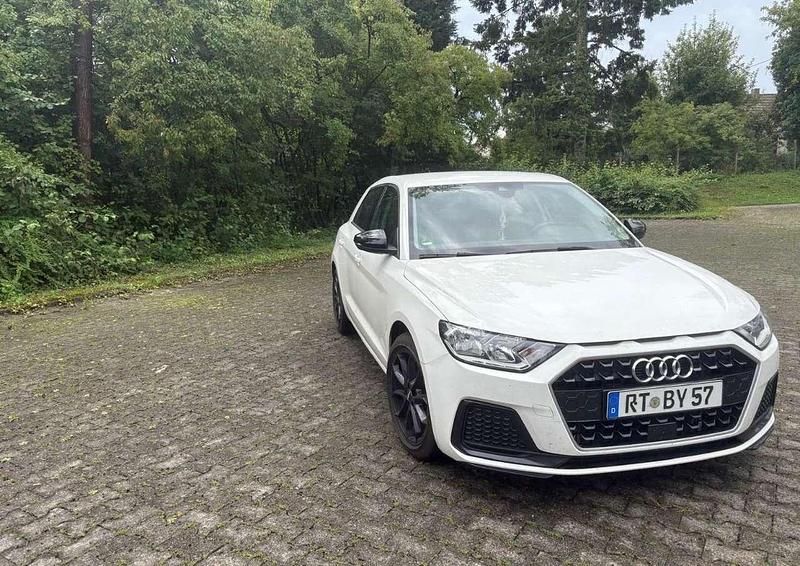 Weiß Gebraucht 2021 Audi A1 Sportback Kleinwagen | 14.900 € (Superpreis) - Bild 1/4
