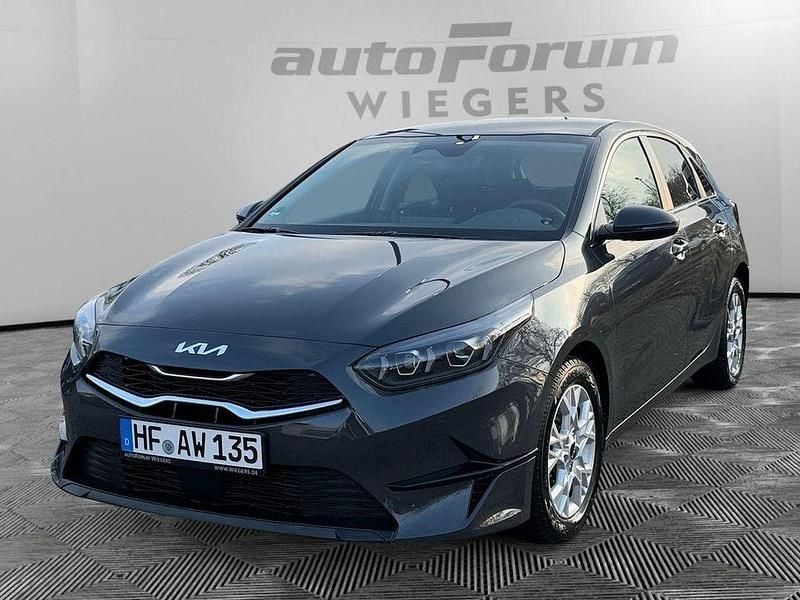 Neu Kia Ceed 101 PS (74 kW) 2025 (h8g) pentametal met. Kleinwagen