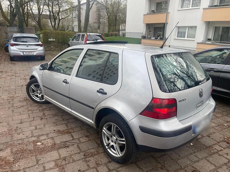 Gebraucht VW Golf VIII 75 PS (55 kW) 2021 Silber Kleinwagen