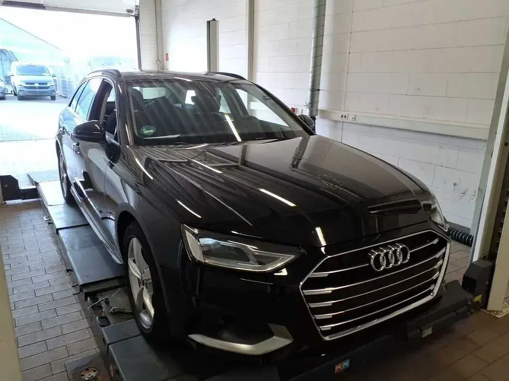 Gebraucht Audi A4 Advanced Plus 136 PS (100 kW) 2021 Mythosschwarz metallic Kombi