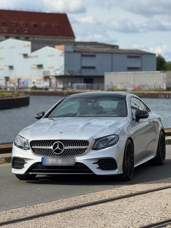 Silber Gebraucht 2017 Mercedes E200 AMG line Coupé | 23.800 € (Guter Preis) - Bild 1/4