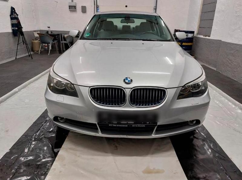 Silber Gebraucht 2005 BMW 520 Limousine | 9.100 € - Bild 1/4